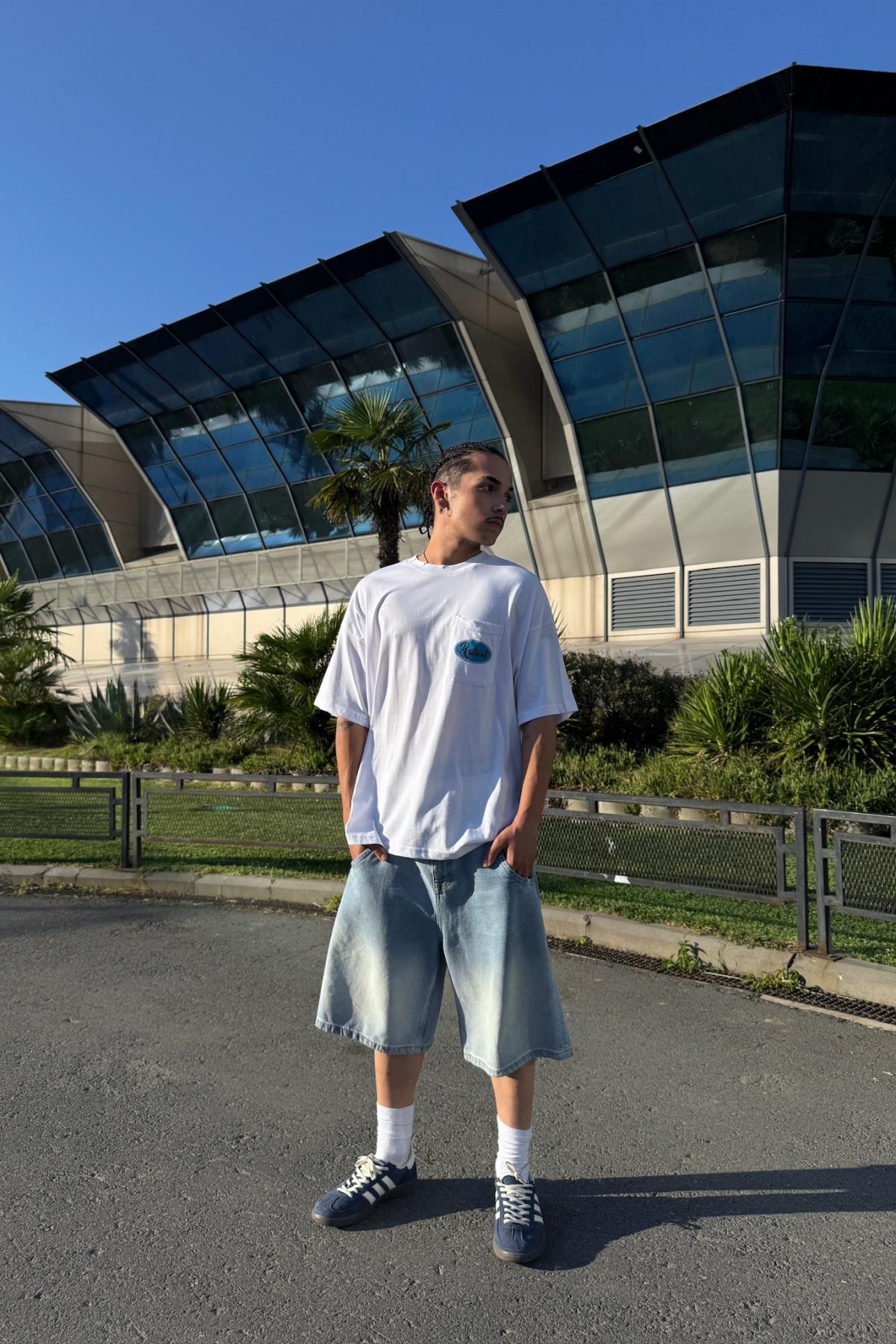 Resilient Baskılı Cep Detay Beyaz Oversize Tshirt JC01