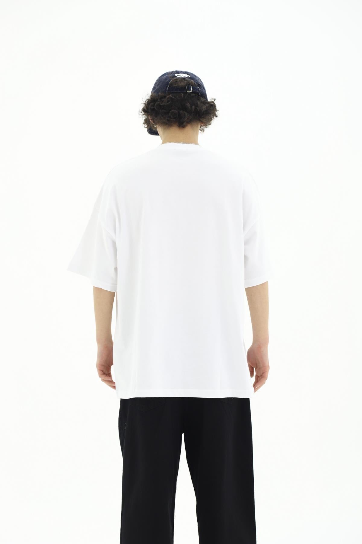 Reimagine Patch Detay Beyaz Oversize Tshirt