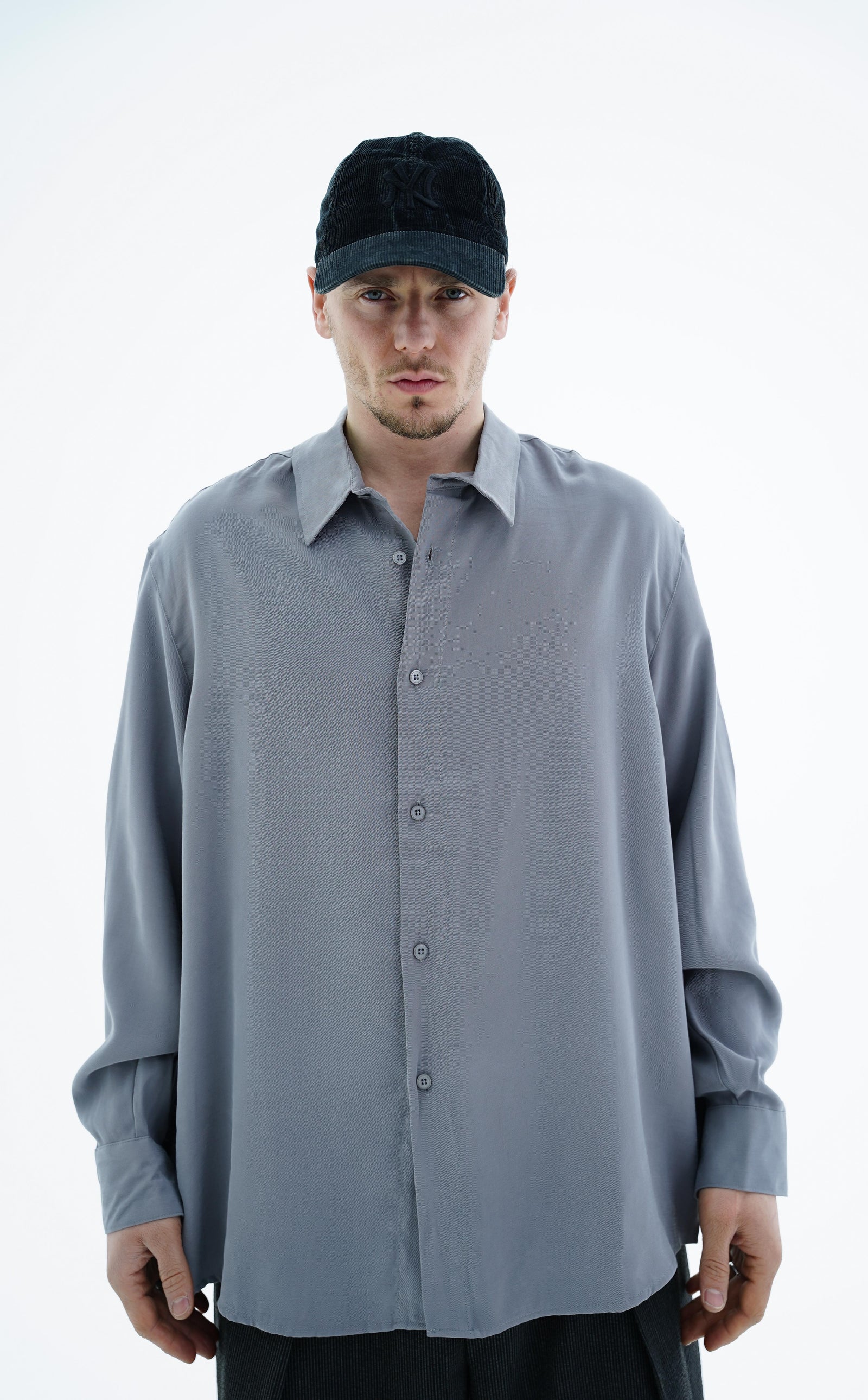Uzun Kollu Yumuşak Dokulu Gri Oversize Gömlek JC01 26Y102