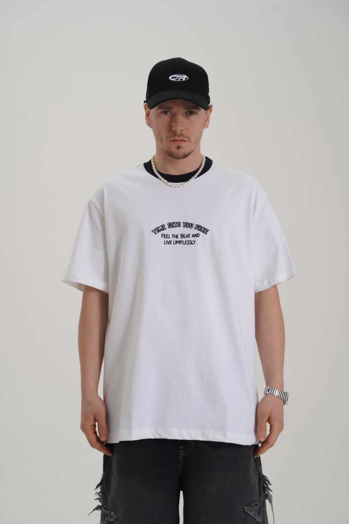 Nakışlı Beyaz Oversize Tshirt CT01 MRT26028